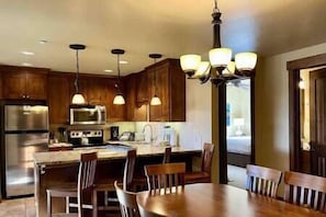 Dining - Studio-Peak 7 Resort, Hot Tub, Pool, Ski/In/Out! (Breckenridge)