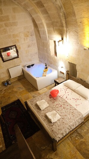 Honeymoon Double Room | Soundproofing, iron/ironing board, free WiFi, bed sheets - Cappadocia Balloon House (Urgup)