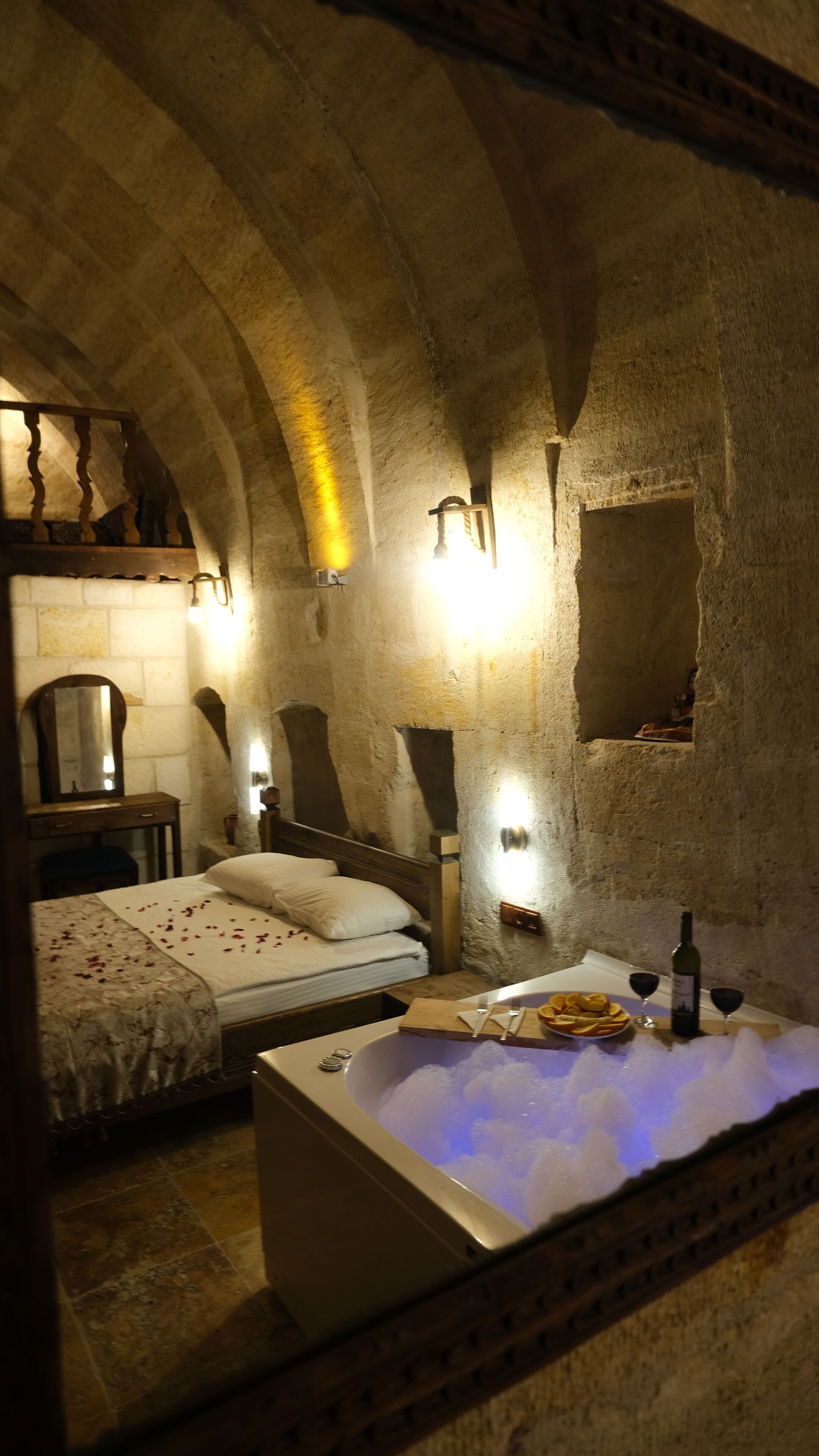 Honeymoon Double Room | Soundproofing, iron/ironing board, free WiFi, bed sheets