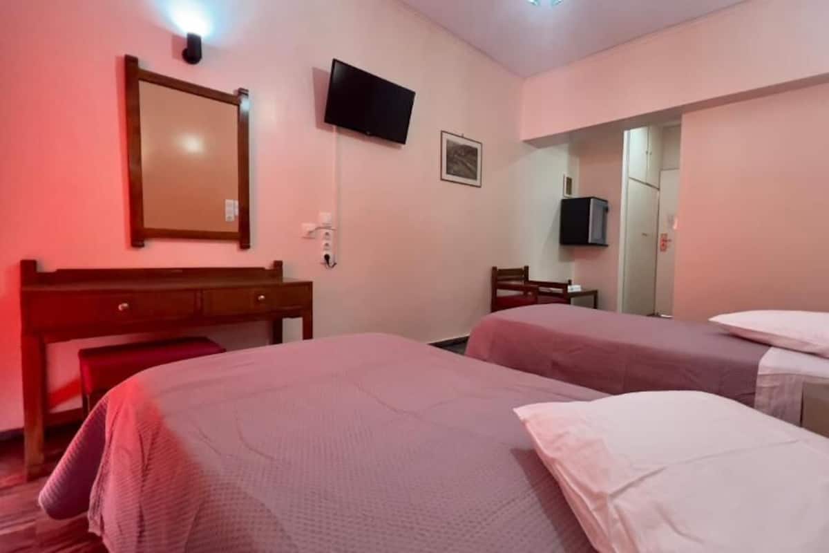 Laptop workspace, free WiFi, bed sheets