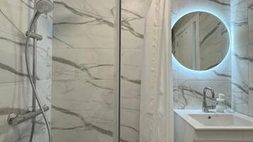 Apartment, 1 Bedroom, Garden View | Bathroom | Toilet paper