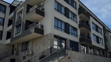 Apartment, 1 Bedroom, Garden View | Depan hartanah