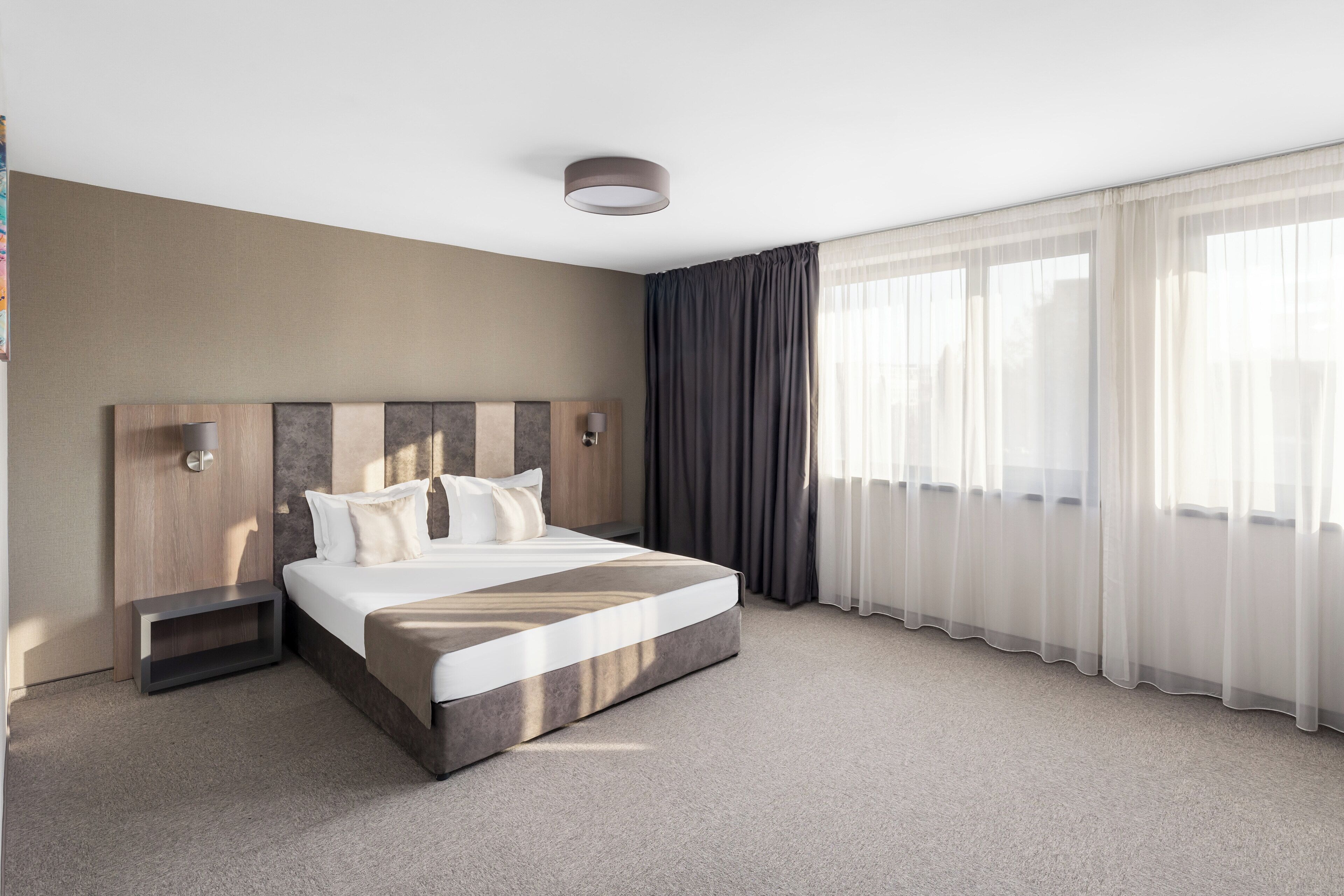 Zimmersafe, Schreibtisch, schallisolierte Zimmer, Bügeleisen/Bügelbrett