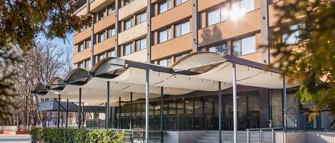 Vista frontal de la propiedad