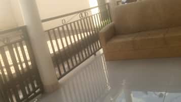 Deluxe Apartment, 5 Bedrooms | Balcony
