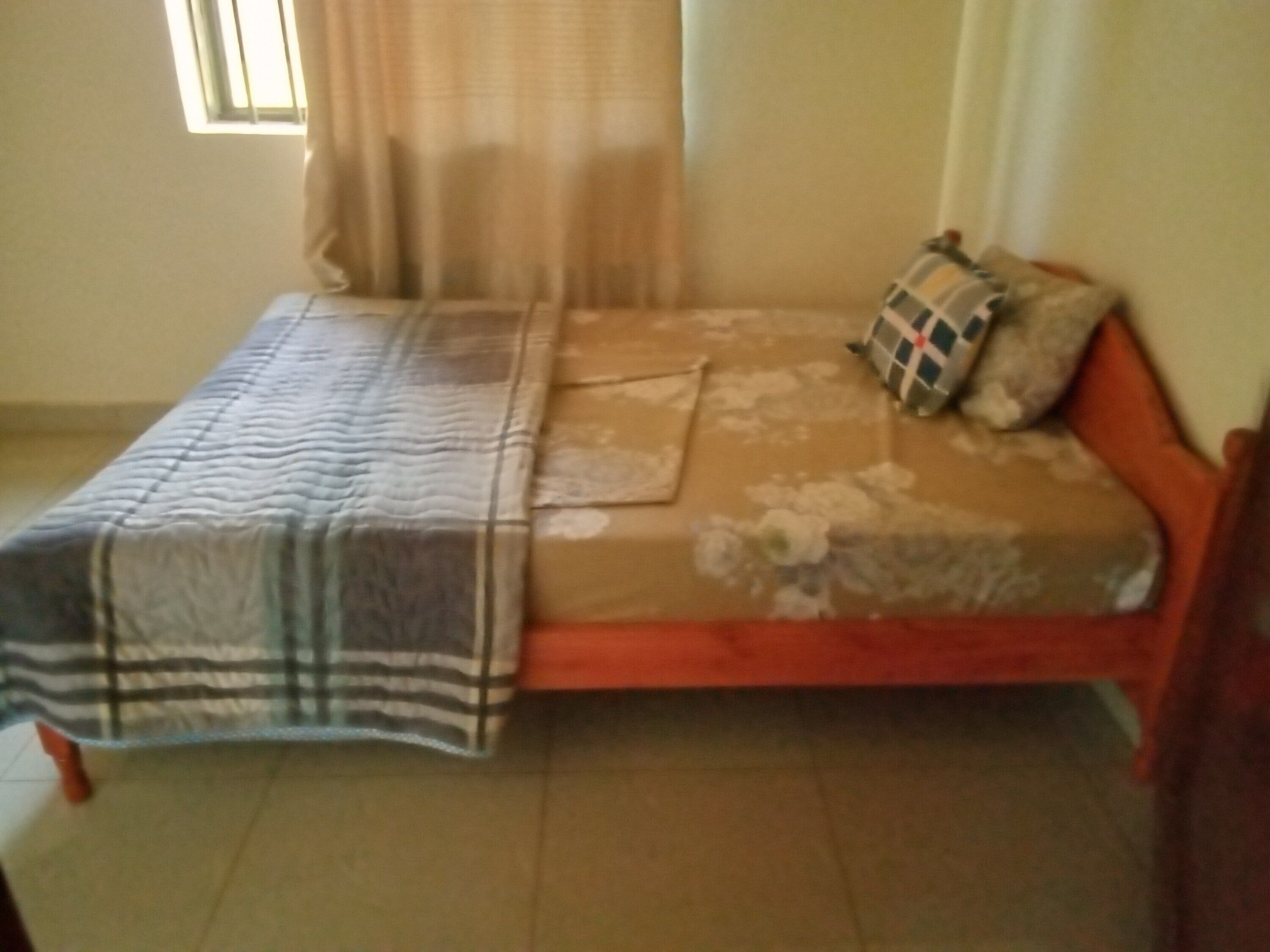 Standard Double Room | Meja, ruang kerja komputer riba, Wi-fi percuma 