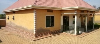 더 시크릿 인 게스트 하우스 냐마타