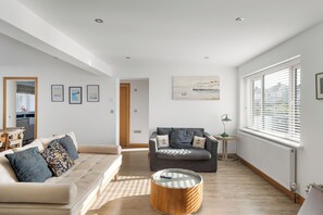 Living area - Watergate - 2 Bed, Family, Surfer and Pet Friendly (Newquay)