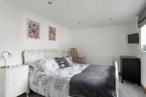 2 bedrooms, iron/ironing board, WiFi, bed sheets - Watergate - 2 Bed, Family, Surfer and Pet Friendly (Newquay)