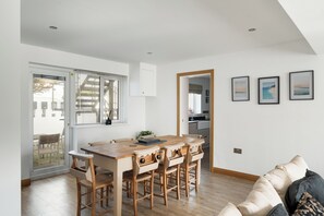 Dining - Watergate - 2 Bed, Family, Surfer and Pet Friendly (Newquay)