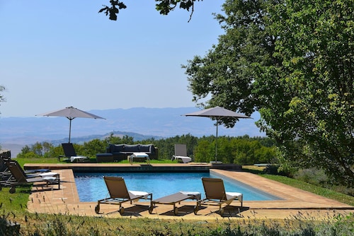 Beautiful private villa for 10 guests with WIFI, private pool, TV, patio and panoramic view