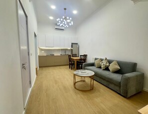 43-inch Smart TV with cable channels - Nova Charm Aparthotel in Old Tbilisi (Tbilisi)