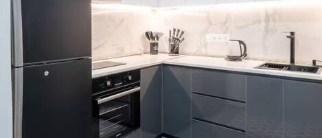 Refrigerador, placa de cocina, tetera/pava eléctrica