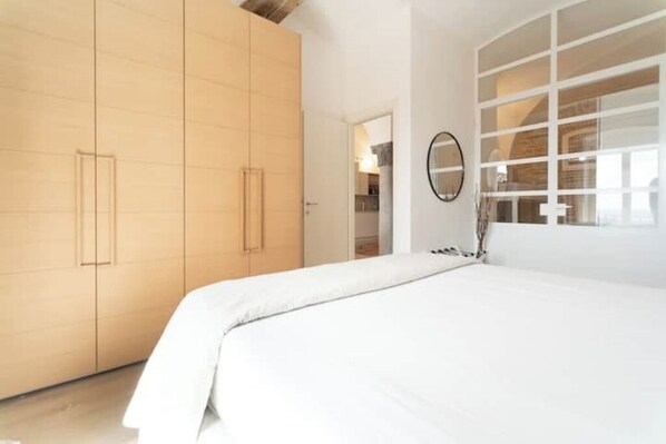 2 soverom, strykejern/-brett, reiseseng for barn og wi-fi