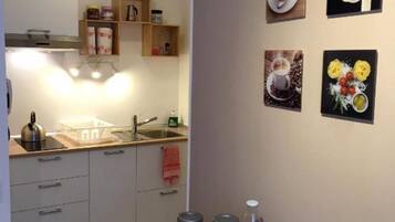 Microonde, forno, piano cottura, lavastoviglie