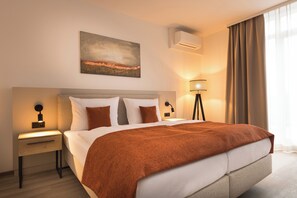 家庭客房 (Air-conditioning) | 高級寢具、客房內保險箱、書桌、遮光布/ 窗簾