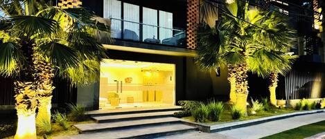 تفاصيل الفندق من الخارج