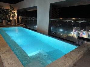 Piscine extérieure, piscine chauffée