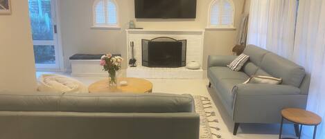 Smart TV, lettore DVD, libri