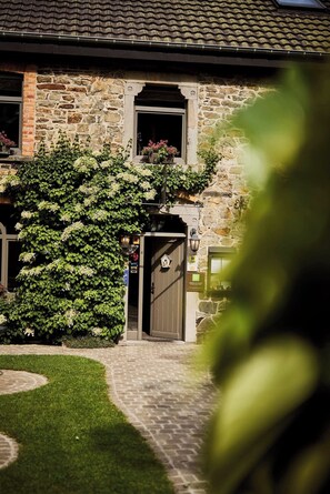 Vista frontal de la propiedad