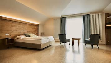 Family Quadruple Room | In-room safe, desk, laptop workspace, free WiFi