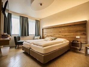 Kamar Double Comfort | Brankas, meja kerja, ruang kerja ramah laptop, dan Wi-Fi gratis