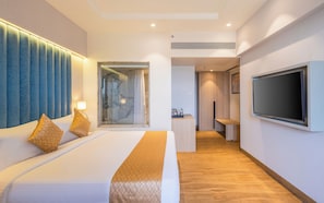 Signature Studio Suite, City View | Minibar, iron/ironing board, free WiFi, bed sheets