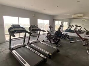 Gym - Love Life Suite Perfect Location (Dera Bassi)