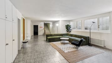 Coin salon dans le hall