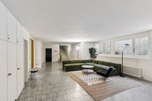 Coin salon dans le hall