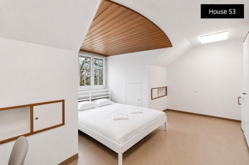 Chambre économique double, 1 grand lit, non-fumeur | Espace de travail pour ordinateurs portables, accès au Wi-Fi (inclus)