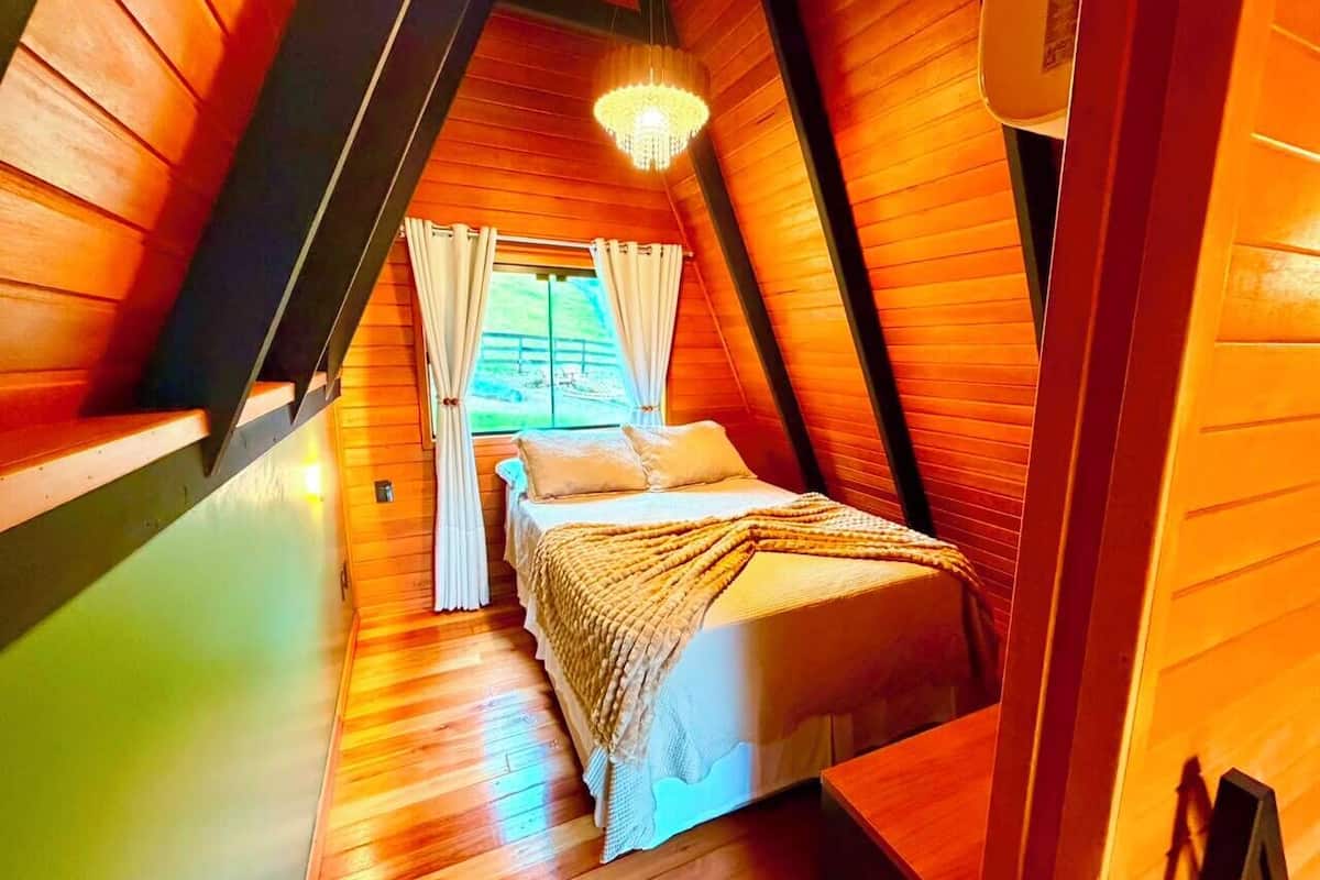 Superior-Chalet, 1 Doppelbett und Schlafsofa, Haustiere gestattet | Verdunkelungsvorhänge, kostenloses WLAN, Bettwäsche