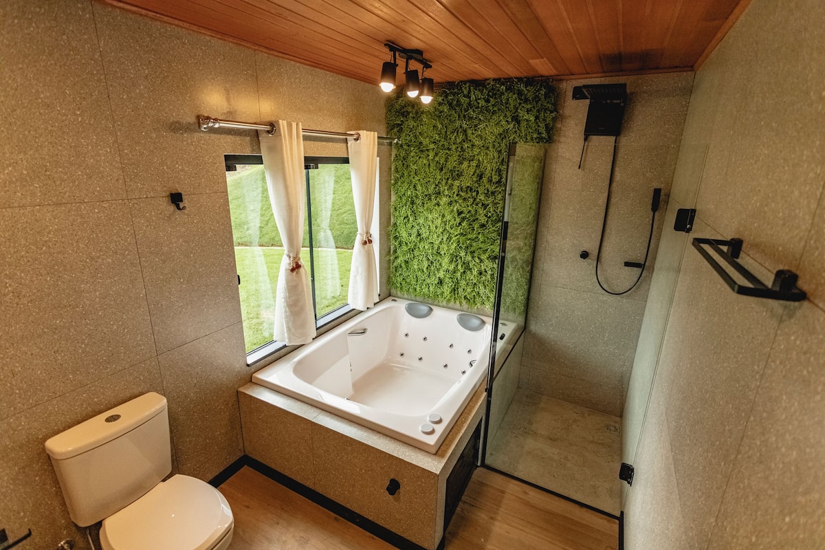 Superior Chalet, Jetted Tub | 1 bilik tidur, langsir/tirai gelap terus, Wi-fi percuma, cadar katil
