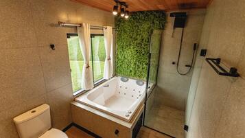 Superior Chalet, Jetted Tub