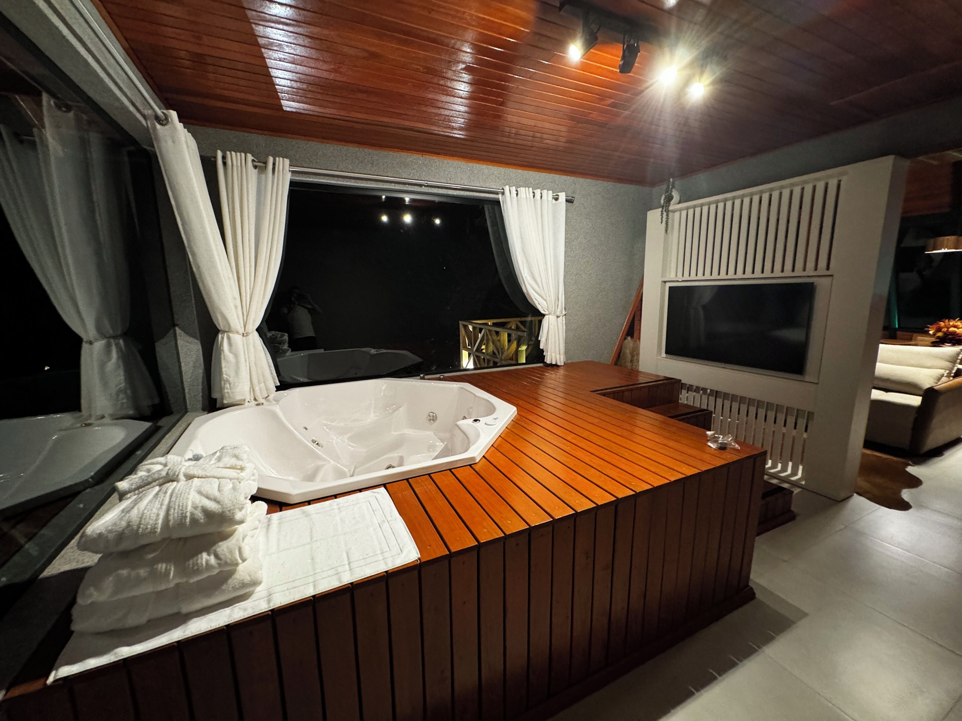 Deluxe Cabin, Hill View | Living area | 55-inch LCD TV with digital channels, Netflix, streaming services