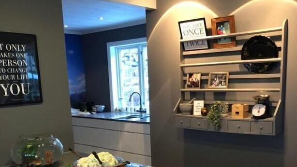 A buffet table with various food items and a wall with a motivational quote. - Aarnes House Stryn (Stryn)