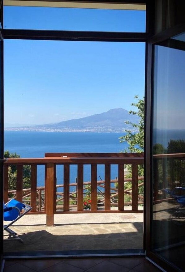 Interior - La Badia – Uliveto | Breathtaking View of Mount Vesuvius and the Gulf of Naples (Vico Equense)