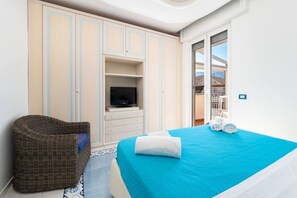 3 bedrooms, desk, iron/ironing board, travel cot - Terry's House - Breathtaking view of Vesuvius in the heart of Sorrento (Sorrento)