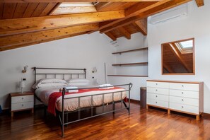 2 bedrooms, iron/ironing board, travel cot, free WiFi