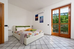 2 soverom, skrivebord, strykejern/-brett og wi-fi (inkludert)