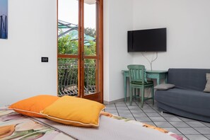 2 slaapkamers, een bureau, een strijkplank/strijkijzer, gratis wifi
