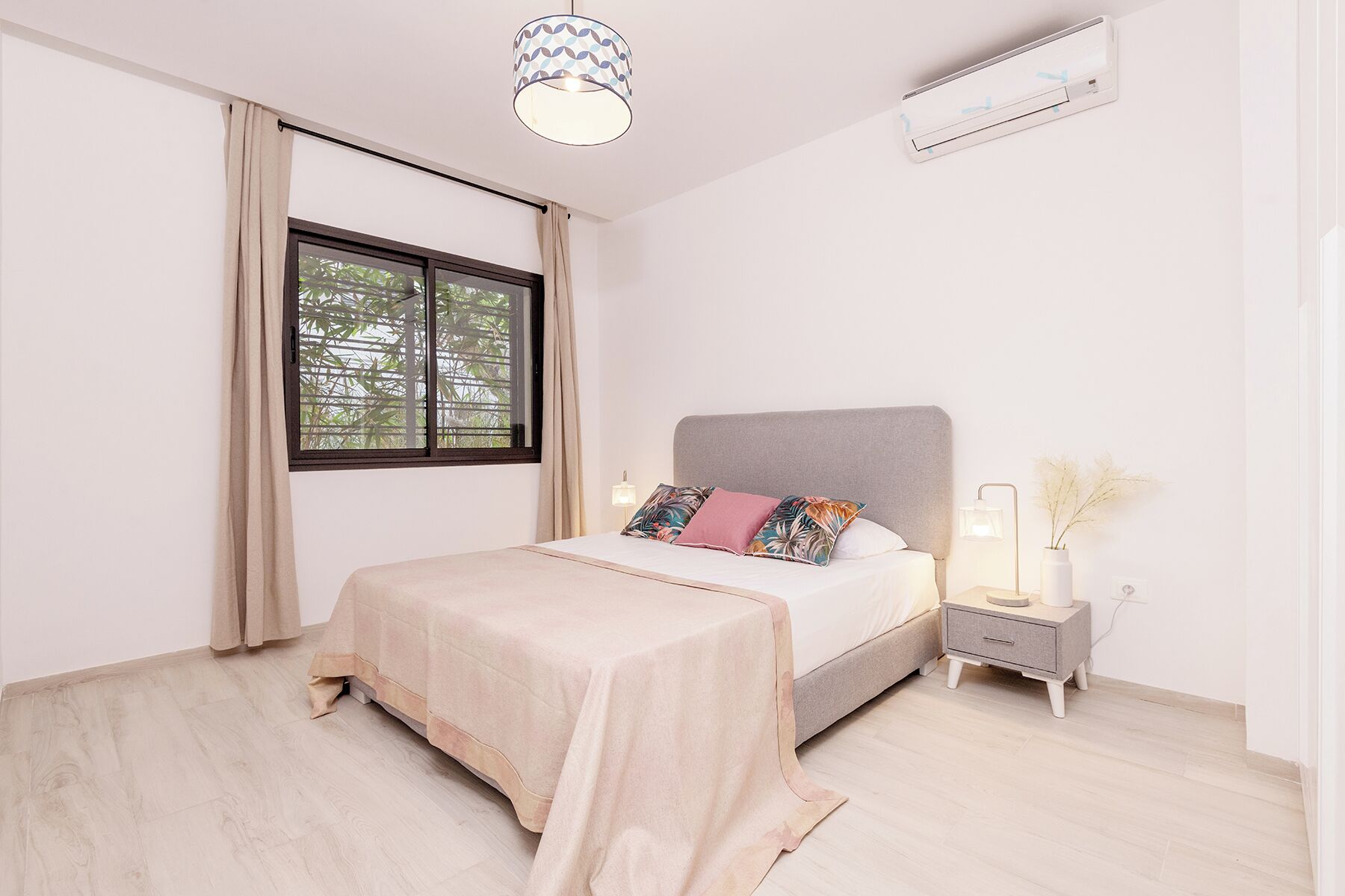 2 chambres, fer et planche à repasser, Wi-Fi, draps fournis