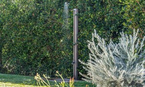 Property grounds - Sea Breeze | Pet Friendly (Forresters Beach)