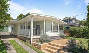 Exterior - Sea Breeze | Pet Friendly (Forresters Beach)