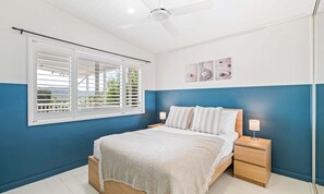 2 bedrooms, desk, WiFi, bed sheets