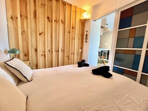 1 slaapkamer, een strijkplank/strijkijzer, gratis wifi