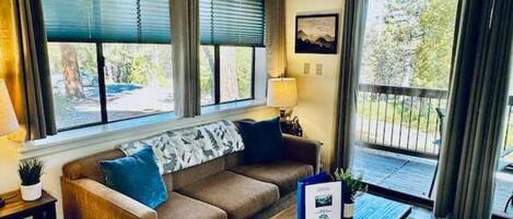 Televisión, chimenea