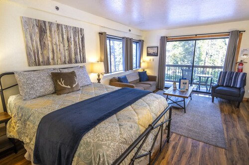 Inside Yosemite Park - Cozy Corner Unit - Sleeps 4