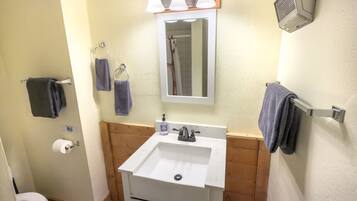 Shower, free toiletries, towels