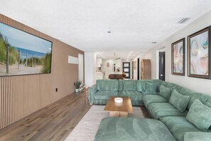 Smart-TV, peis og bordtennis